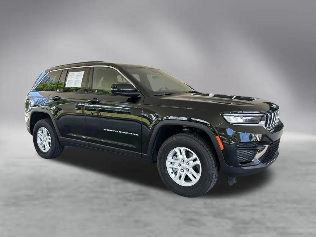 Used 2025 Black Jeep Laredo image 2