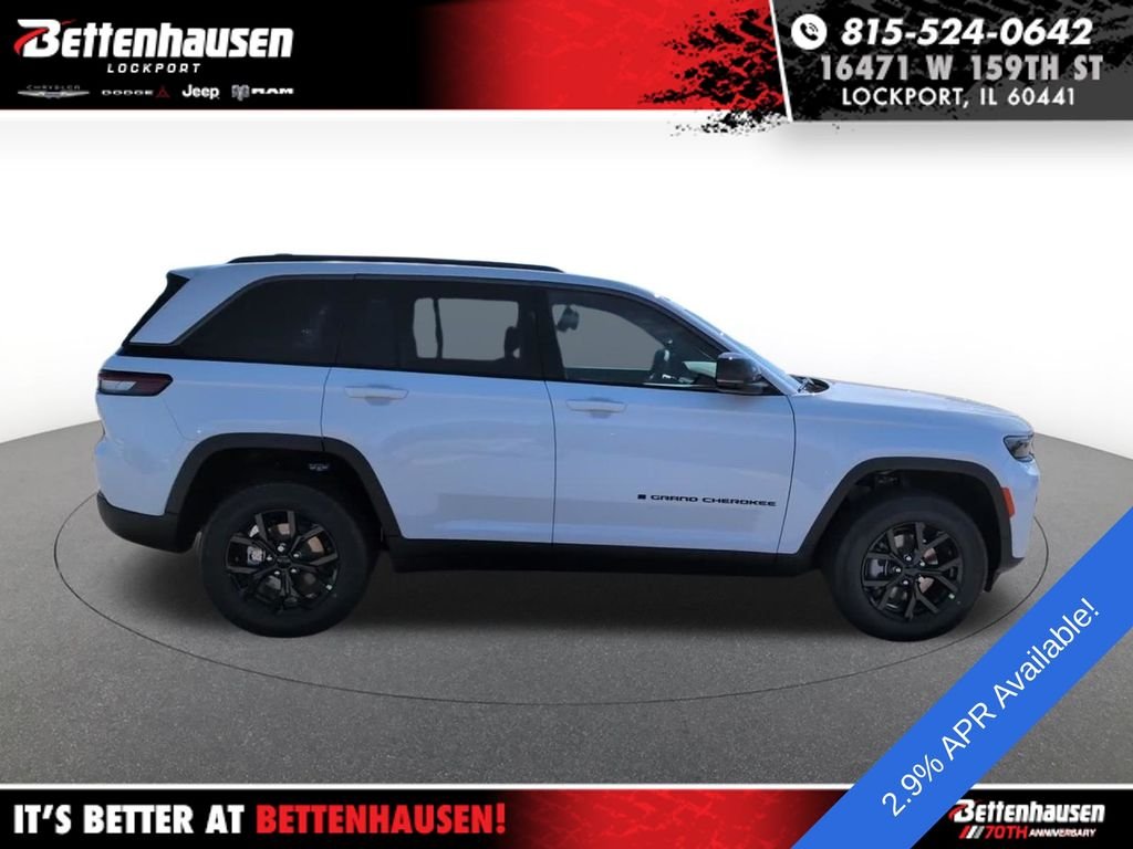 New 2026 White/off-white Jeep Laredo Altitude image 4