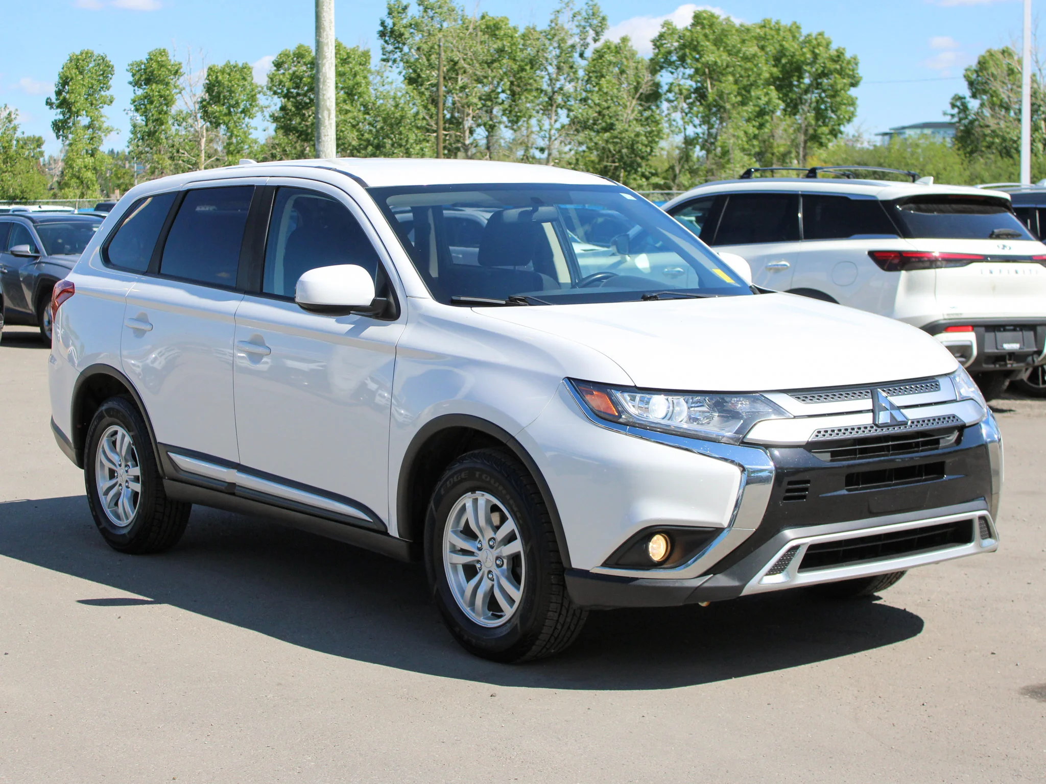 Used 2020  Mitsubishi ES * No Accidents | 7-Seater | Backup Camera | Heated Seats | AWD image 8