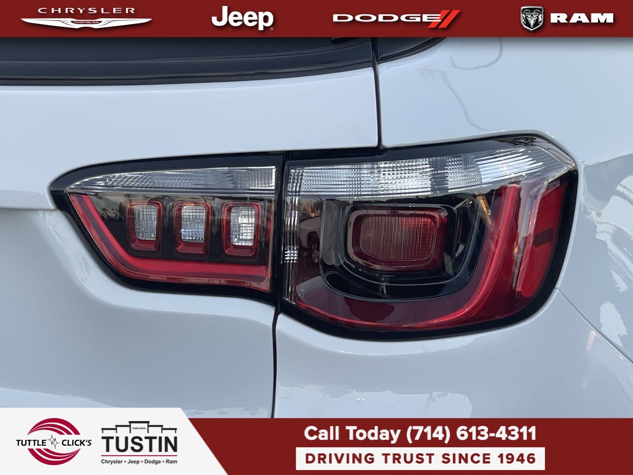 New 2026 Bright White Clearcoat Jeep Latitude image 9