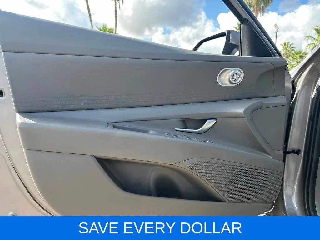 Used 2024  Hyundai SEL image 6