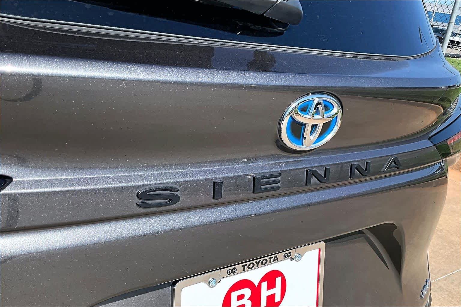Used 2025 MAGNETIC GRAY METALLIC Toyota XLE Autono-MaaS image 31