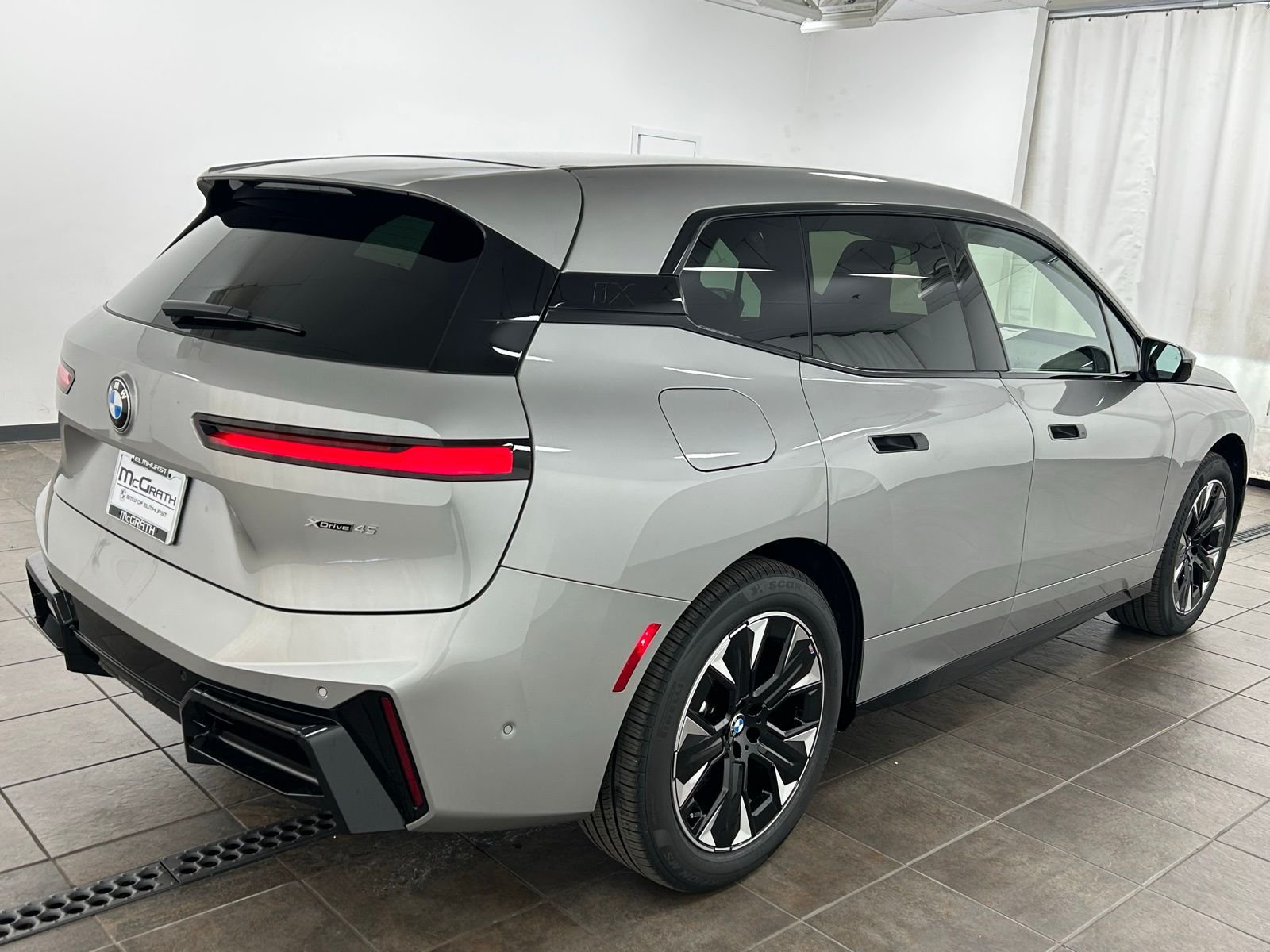 New 2026 Space Silver Metallic BMW xDrive45 image 5