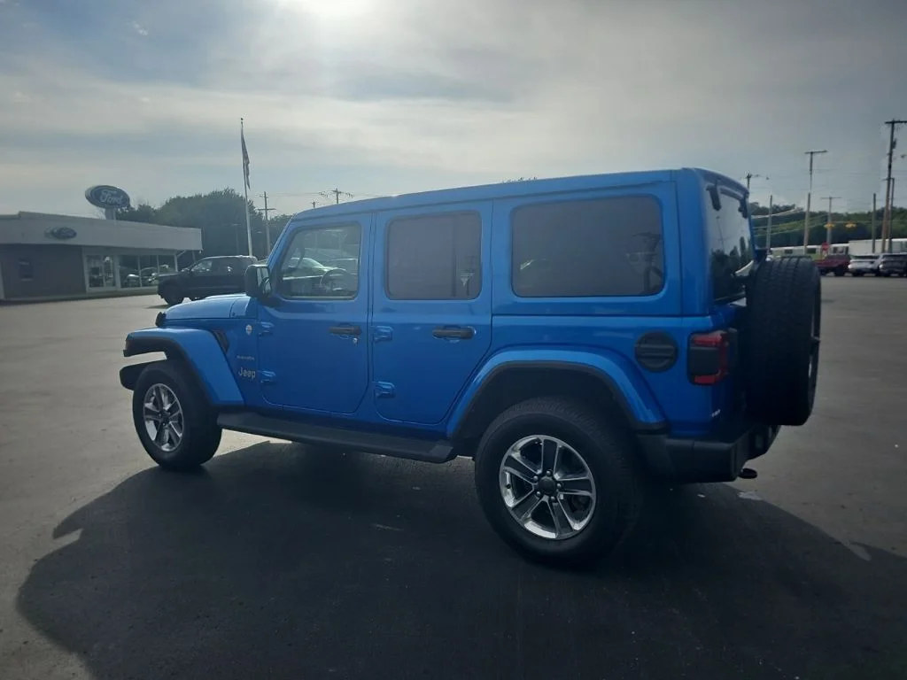 Used 2022 Hydro Blue Pearlcoat Jeep Unlimited Sahara image 8