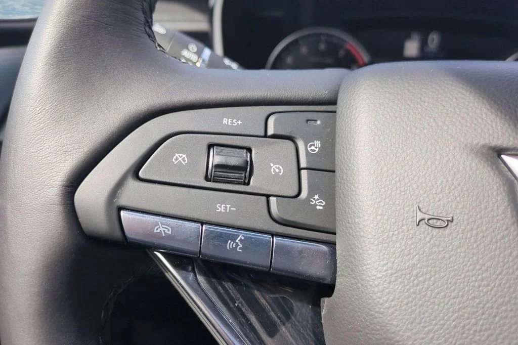 Used 2025 Stellar Black Metallic Cadillac Premium Luxury image 26