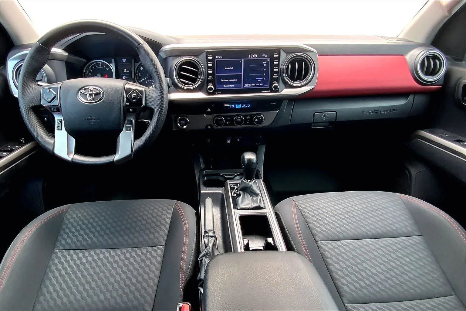Used 2023  Toyota SR5 image 10