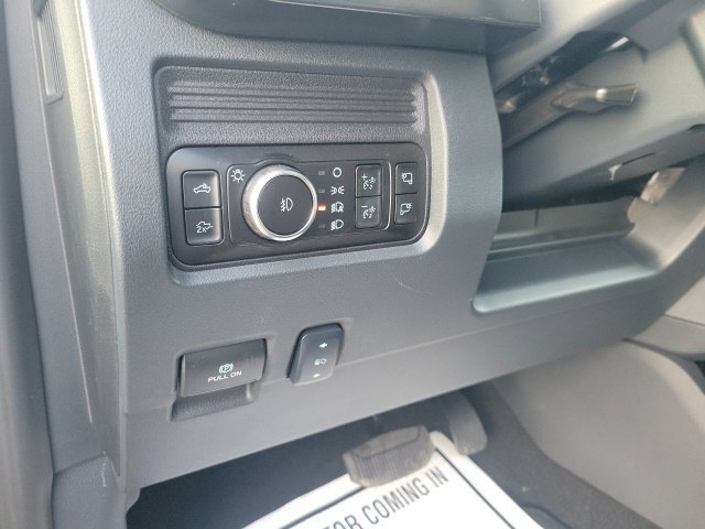 New 2027 Gray Metallic Ford Lariat image 12