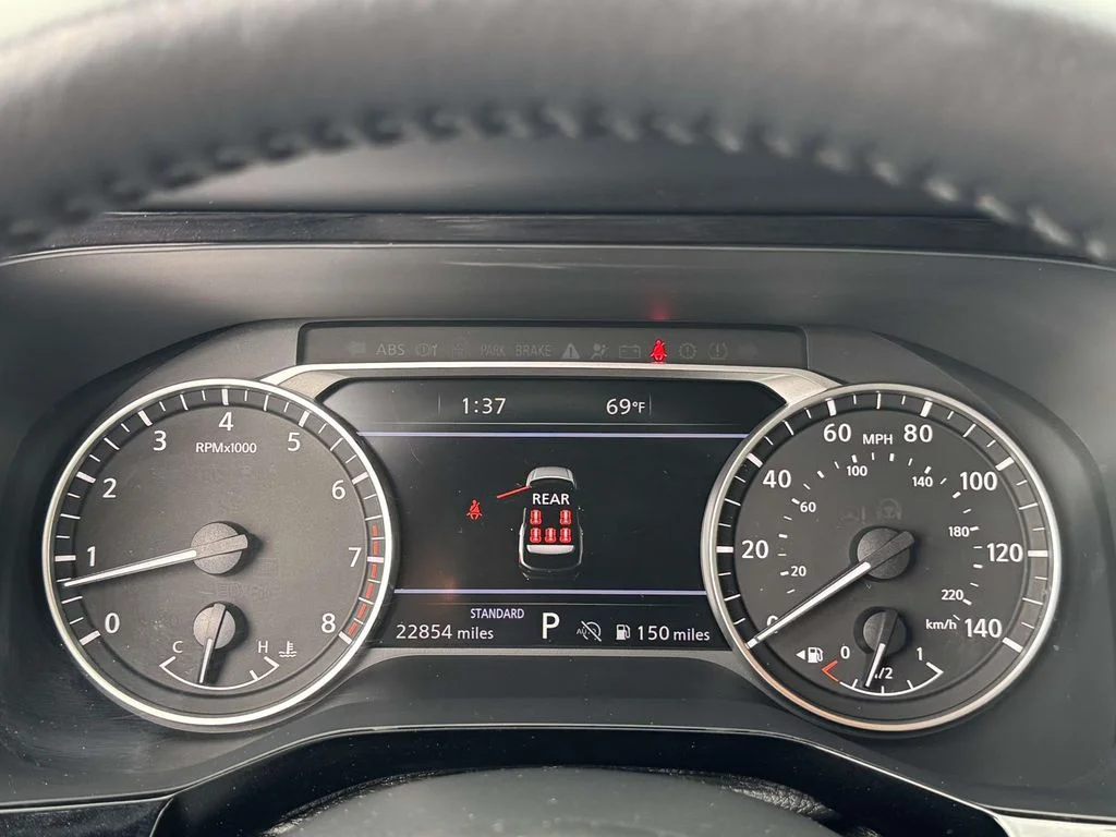 Used 2025 Silver Nissan SL image 25