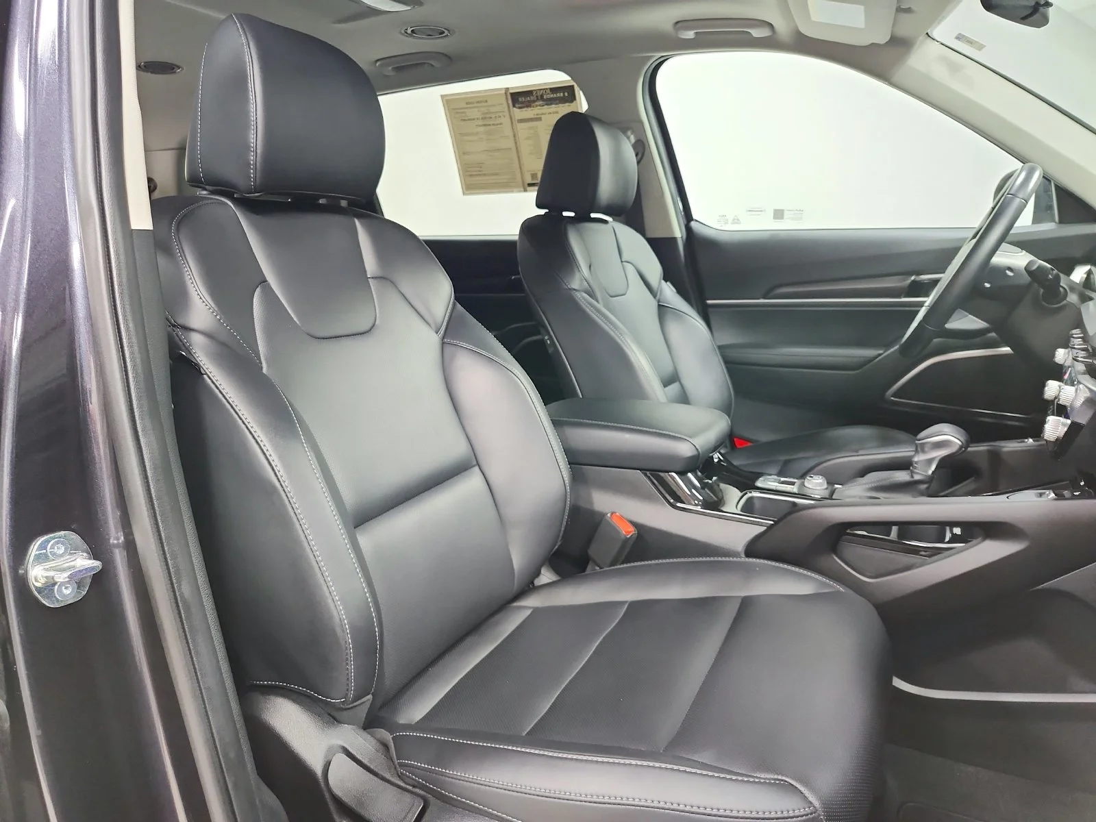 Used 2025  Kia S image 41