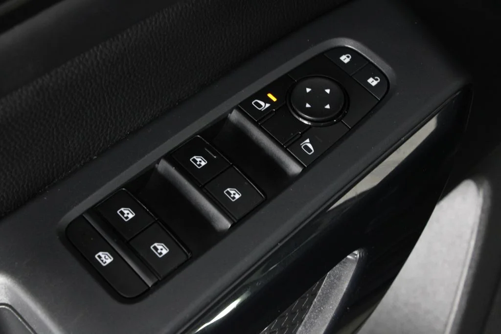 2025 Nissan Pathfinder SV - Photo 24