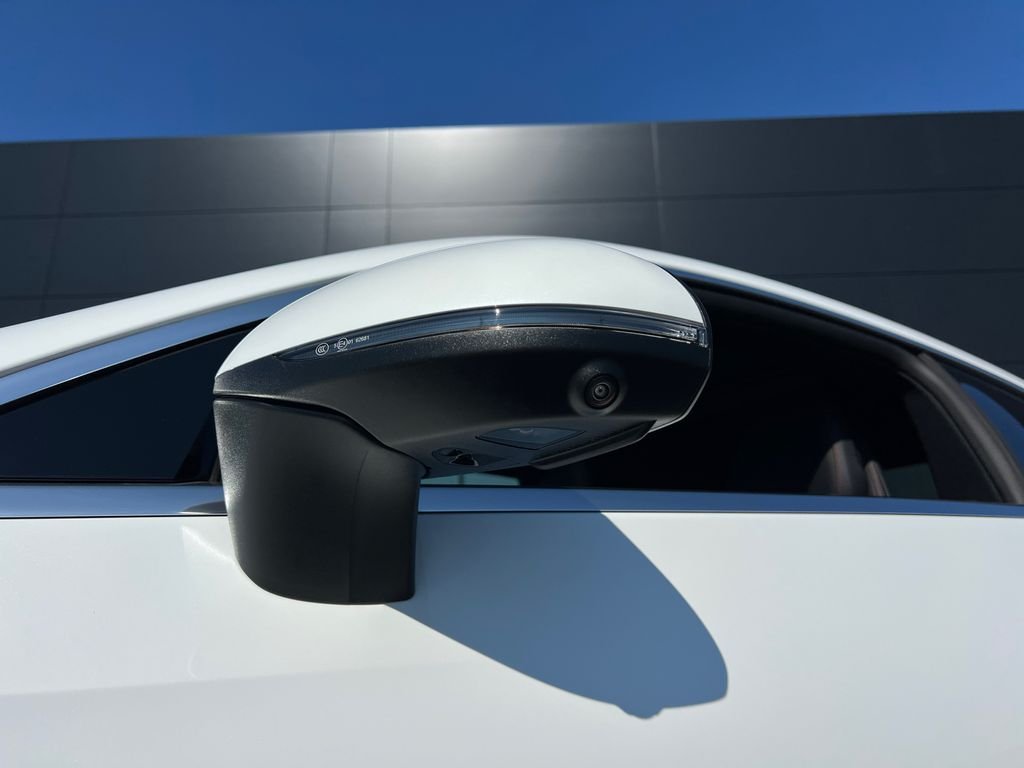 New 2026 MANUFAKTUR Moonlight White Metallic Mercedes-Benz AMG® CLE 53 4MATIC+ Coupe image 32