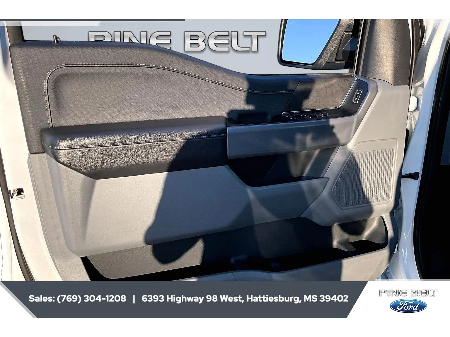 Used 2025 Oxford White Ford XLT image 18
