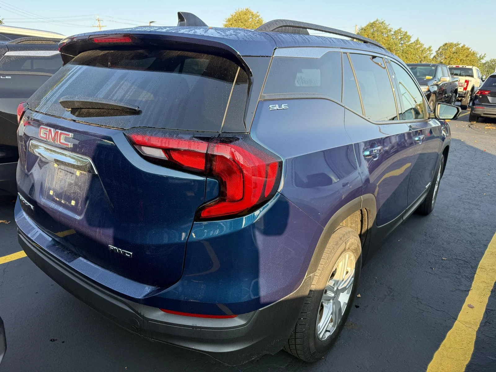 Used 2020 BLUE EMERALD METALLIC GMC SLE image 8
