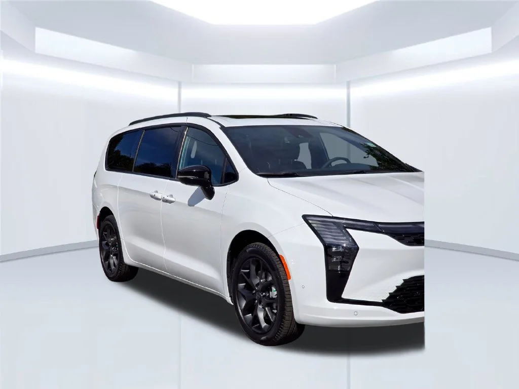 New 2027 White/off-white Chrysler Limited image 39
