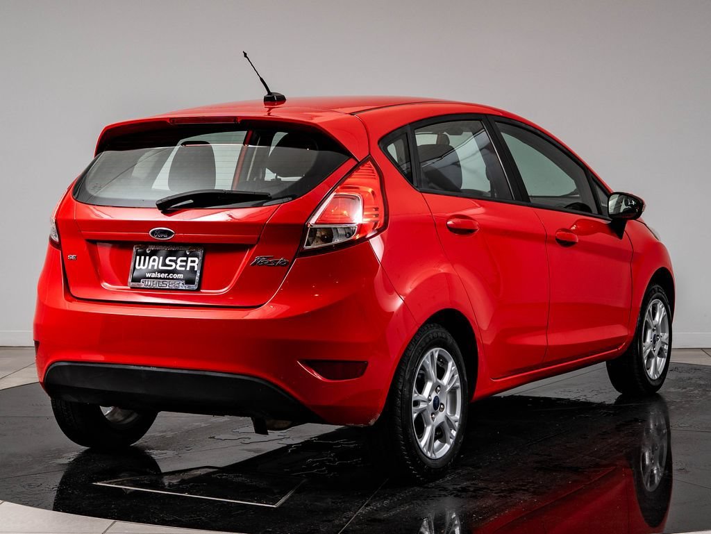 Used 2015 Race Red Ford SE image 10