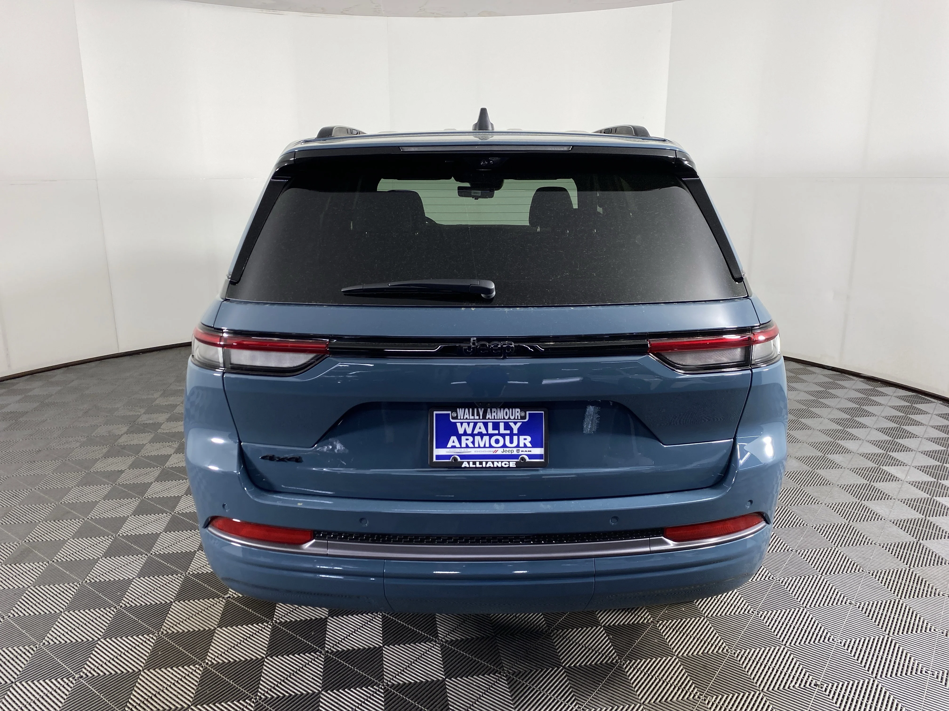 New 2026 Steel Blue Exterior Paint Jeep Limited Reserve image 9