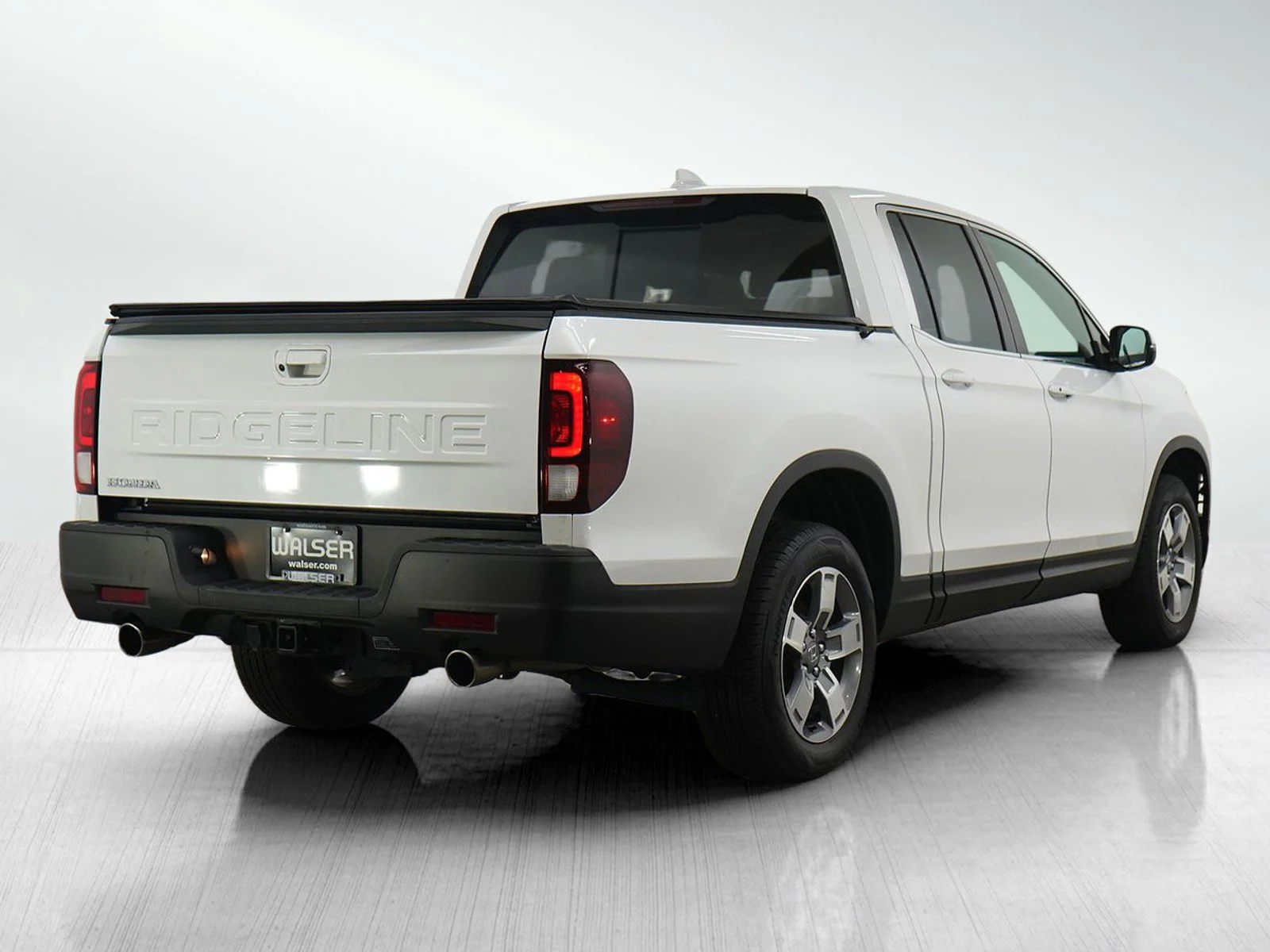 Used 2025 White Honda ridgeline image 5