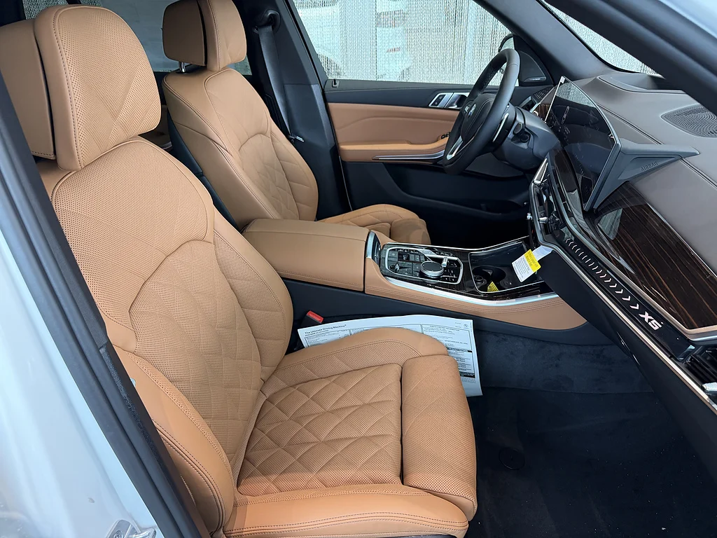 New 2026 Mineral White Metallic BMW xDrive50e image 14