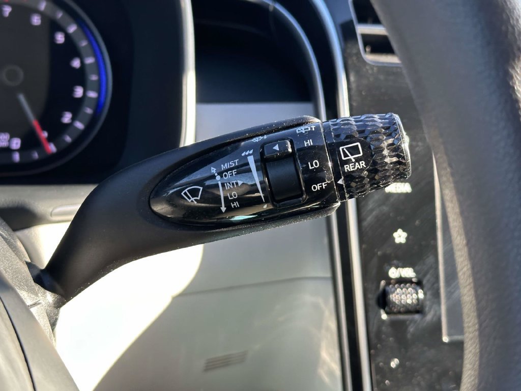 Certified Used 2024 White Pearl Hyundai SE image 28
