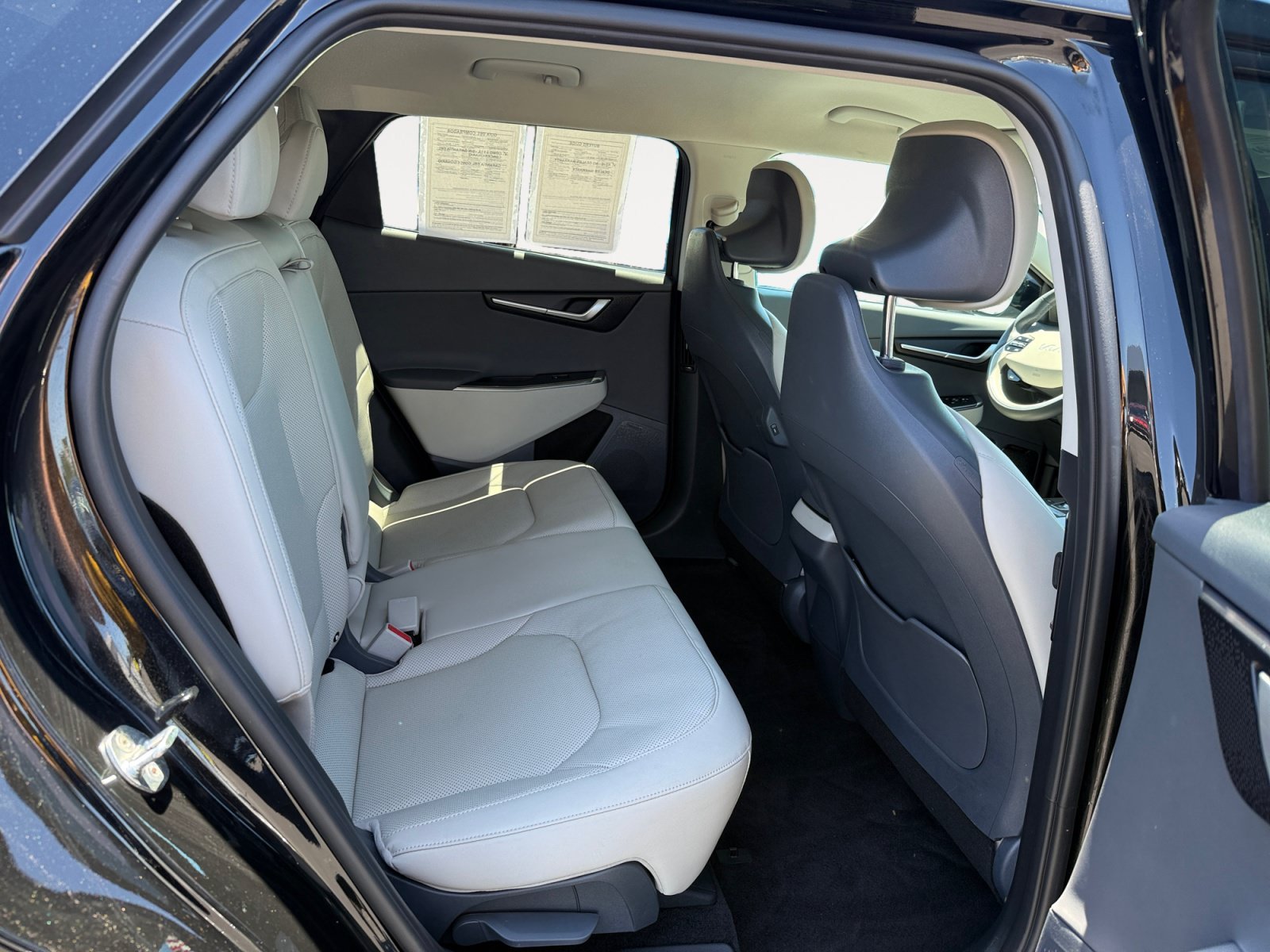 Used 2022 Aurora Black Kia Wind image 18