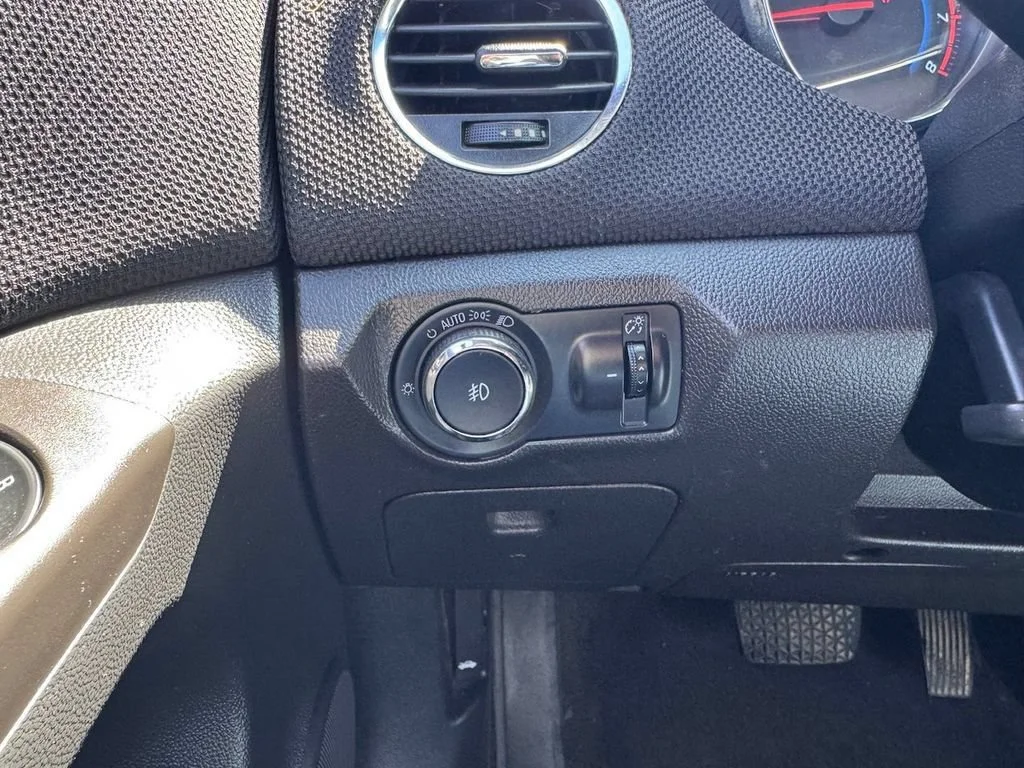 Used 2015 Tungsten Metallic Chevrolet LT image 31