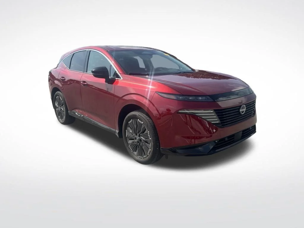 Used 2025 Red Nissan Platinum image 2