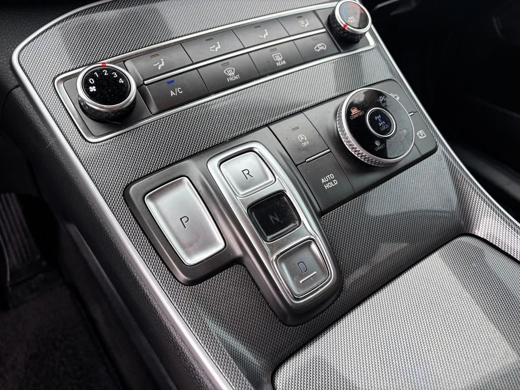 Used 2022 Gray Hyundai SE image 20