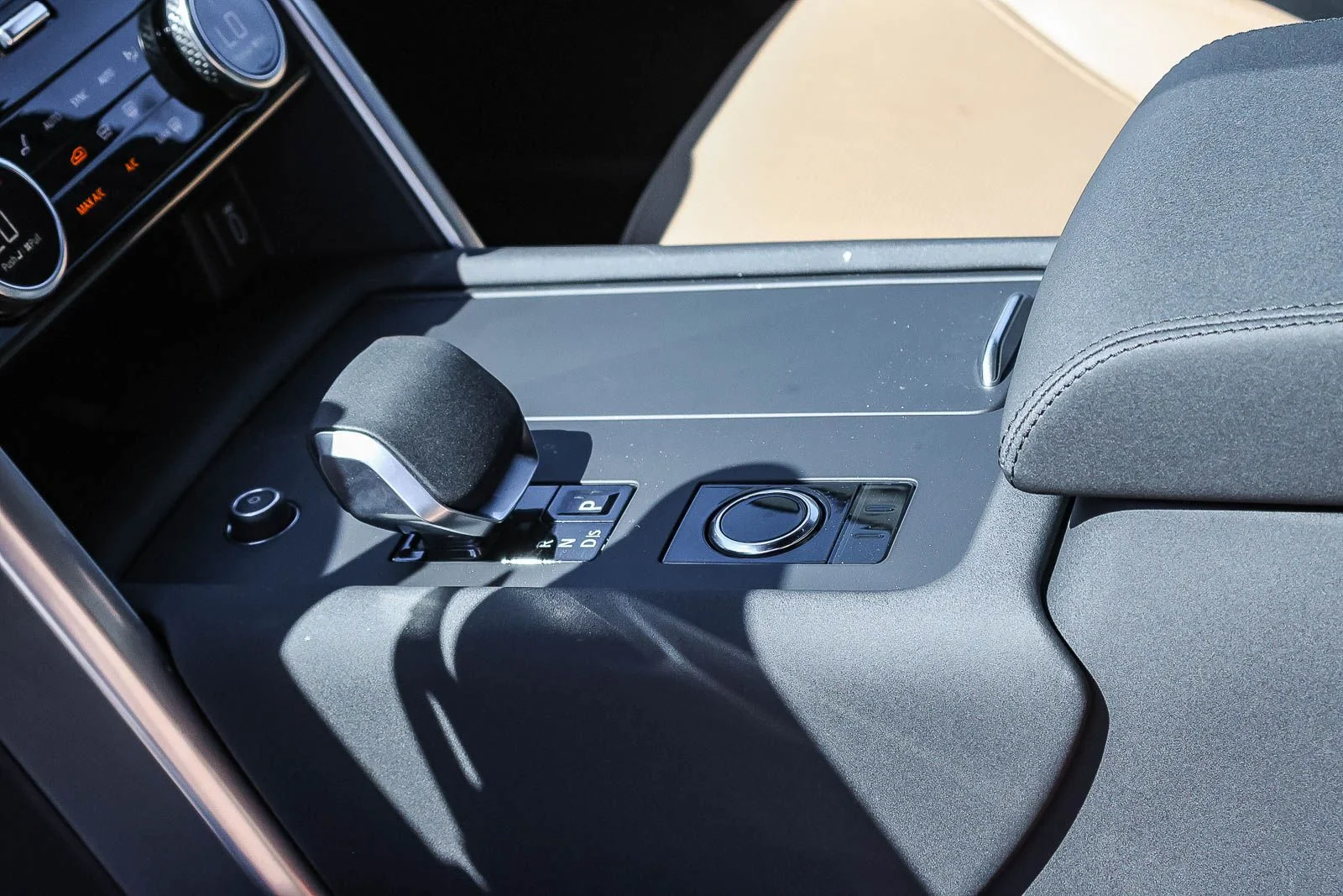 New 2026 Carpathian Grey Land Rover Dynamic SE image 30
