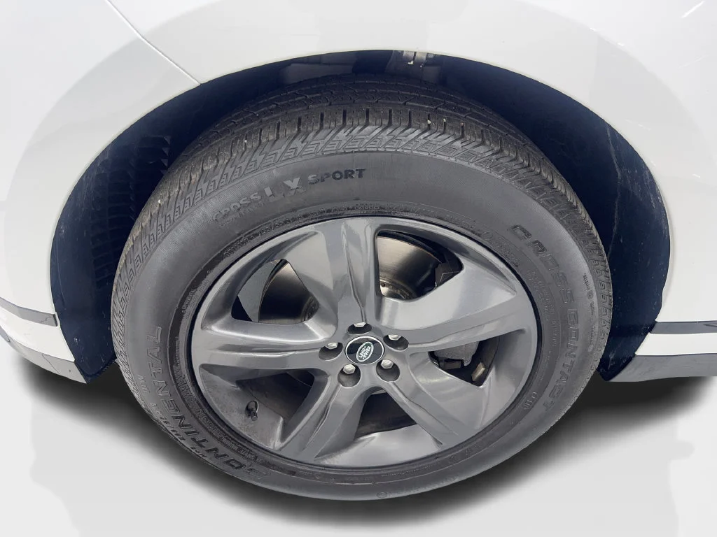 Used 2023 White Land Rover R-Dynamic S image 90
