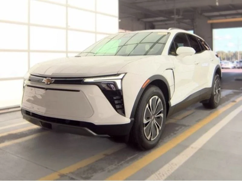 Used 2024 Summit White Chevrolet eAWD LT image 1
