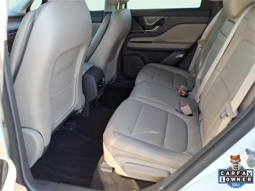 Used 2023 White Lincoln Standard image 16