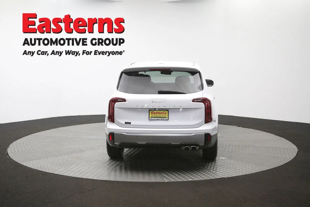 Used 2025 White Kia S image 39