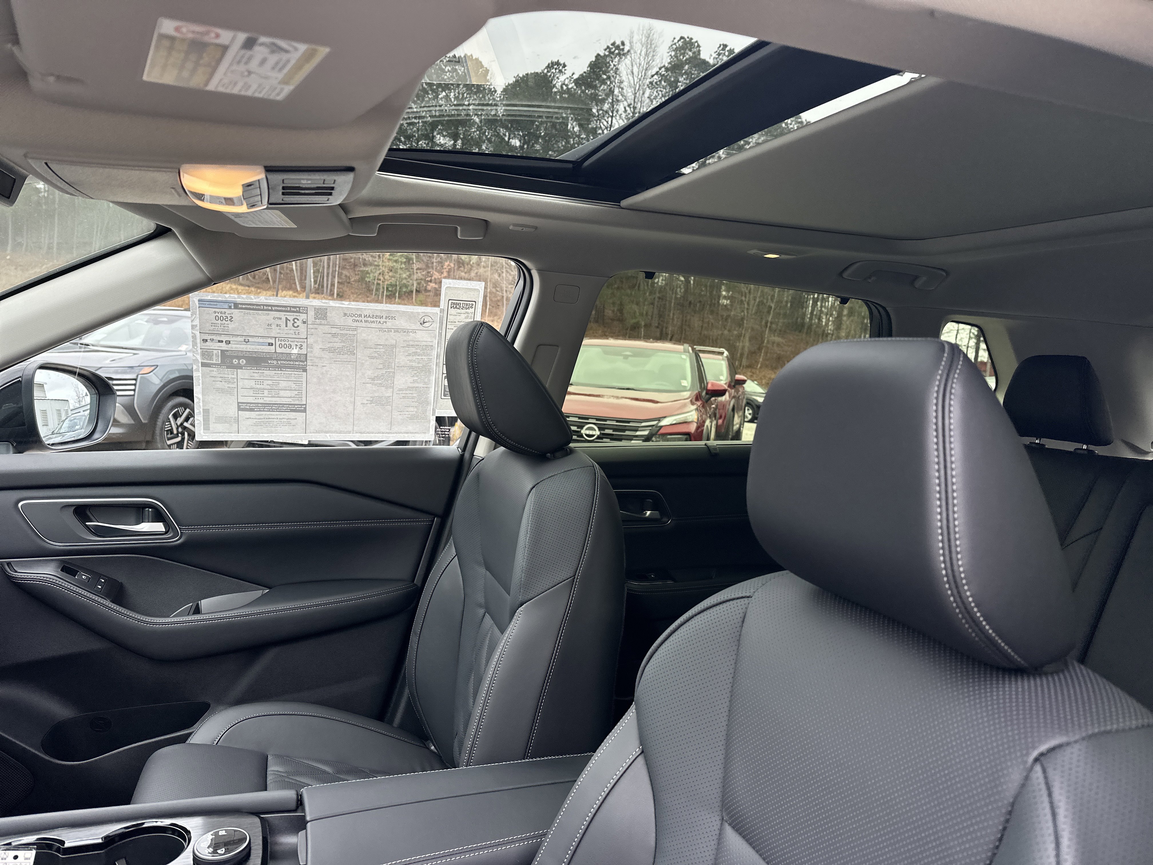 New 2026 Champagne Silver Metallic/Super Black Nissan Platinum image 36