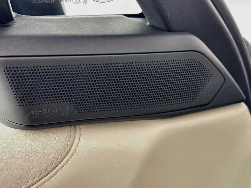 New 2026 Fuji White Land Rover SE image 20