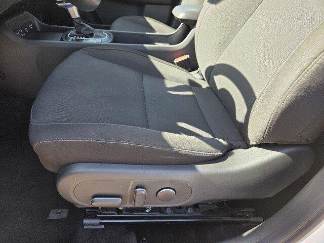 Used 2025 Atlas White Hyundai SEL image 10