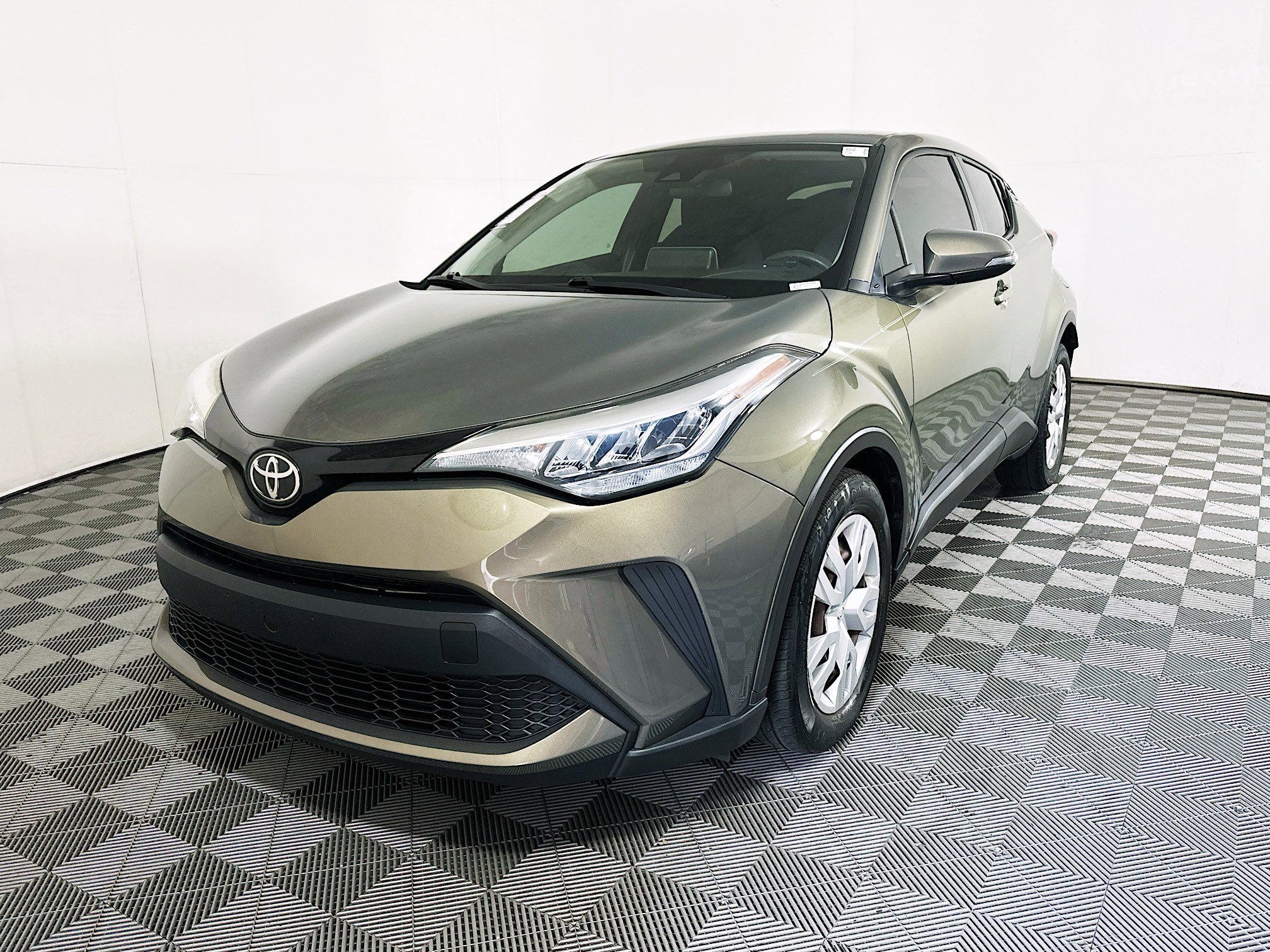 Used 2021 Bronze Toyota LE image 7