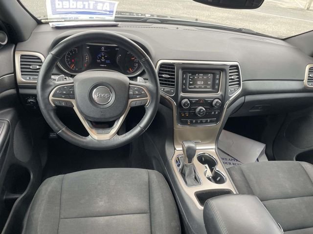 Used 2017 Crystal Metallic Jeep Laredo image 9