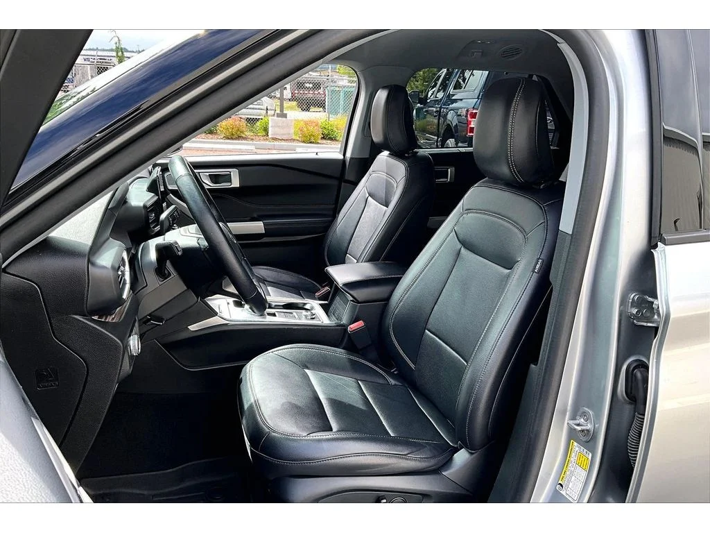 Used 2023 Iconic Silver Metallic Ford Limited image 24