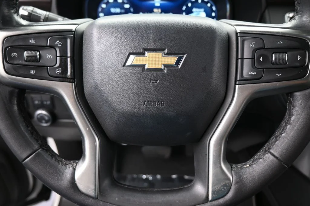 Used 2022 Iridescent Pearl Tricoat Chevrolet LT image 36