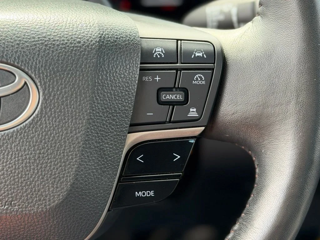 Used 2025  Toyota XLE image 13