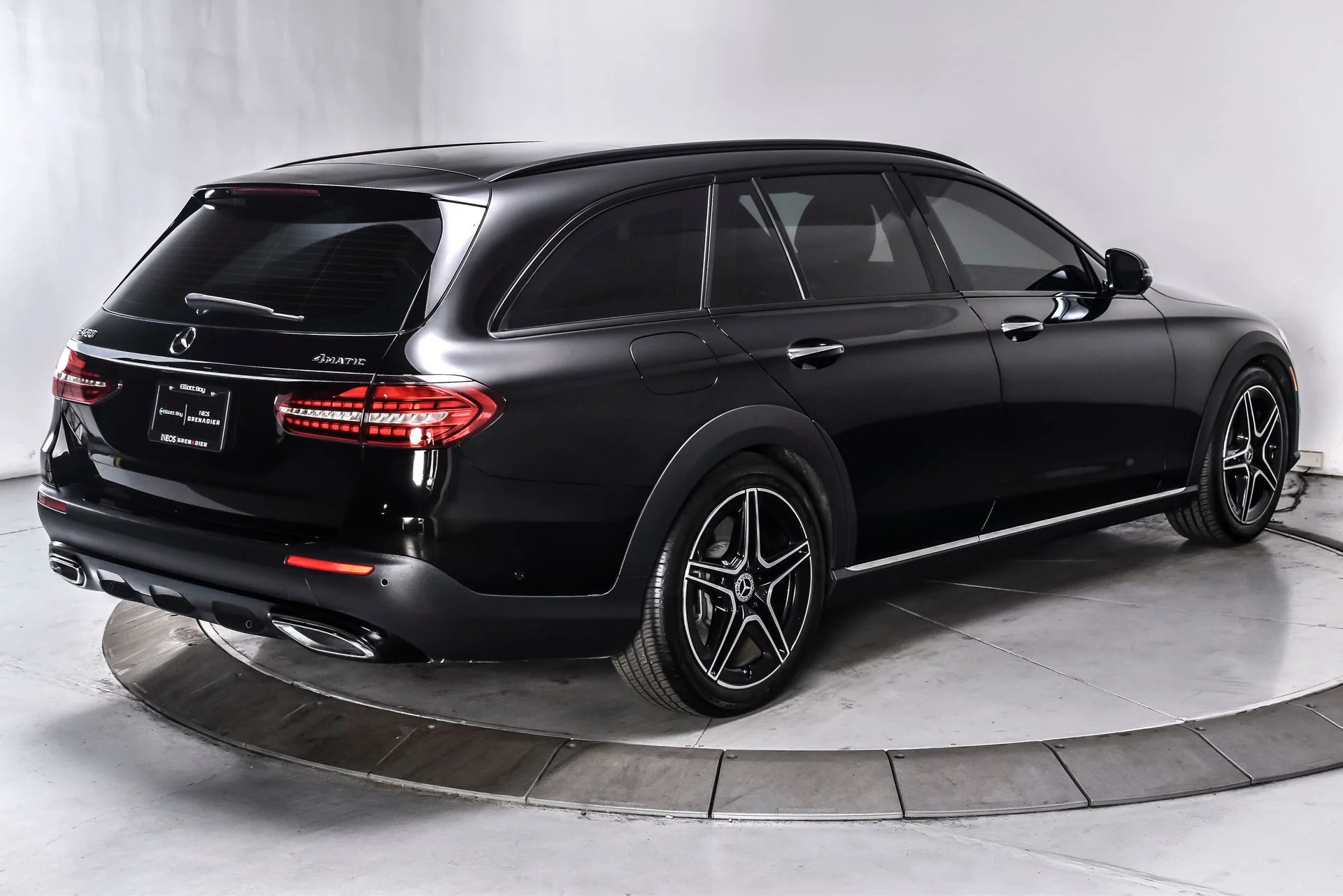 Used 2023 Black Mercedes-Benz E 450 image 6