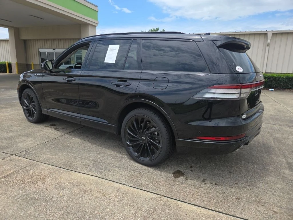 Used 2022 Black Metallic Lincoln Reserve image 9