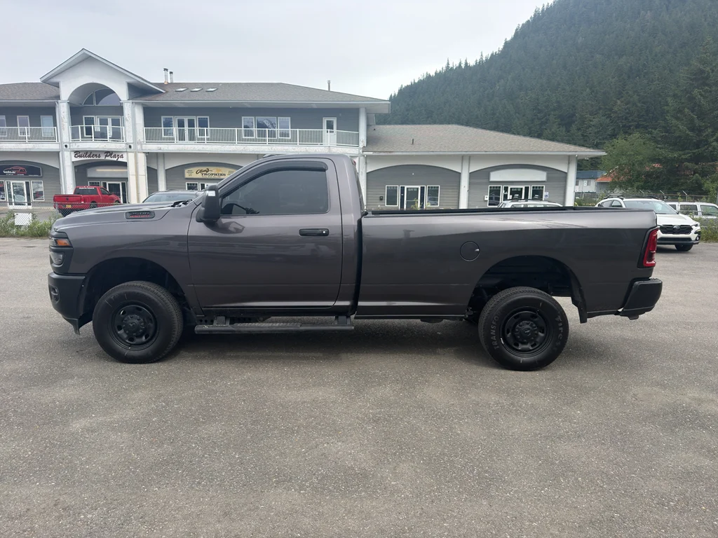Used 2025 Granite Crystal Metallic Clearcoat Ram Tradesman image 6