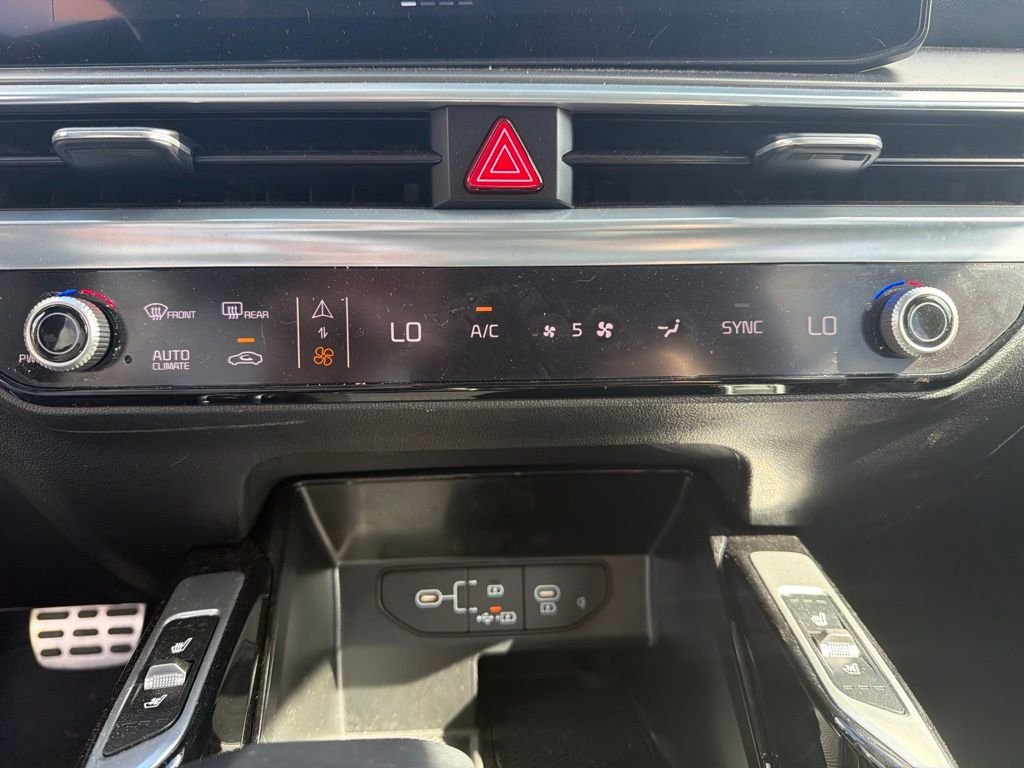 Certified Used 2025 Gravity Grey Kia SX image 15