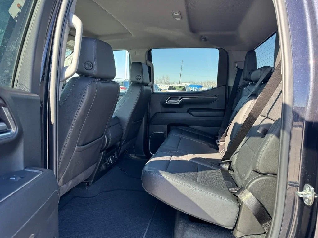 Used 2025 Silver GMC SLT image 10