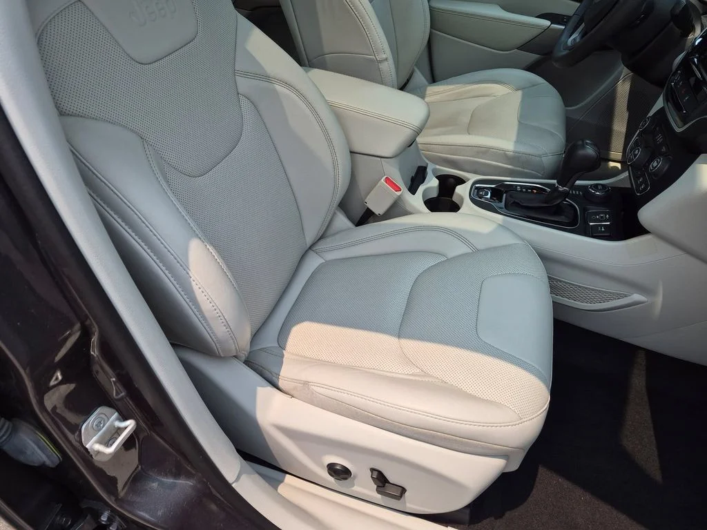 Used 2021 Gray Jeep Limited image 27