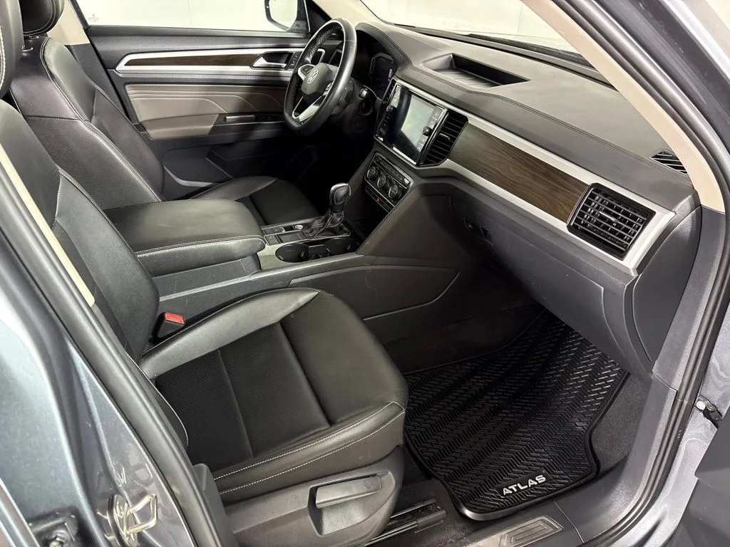 Used 2023 Gray Volkswagen 3.6L V6 SE w/Technology image 18