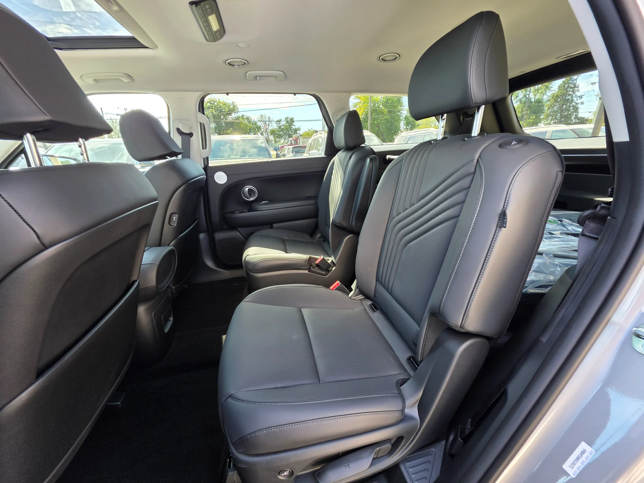 New 2027 Shimmering Silver Hyundai SEL Premium 7P image 21