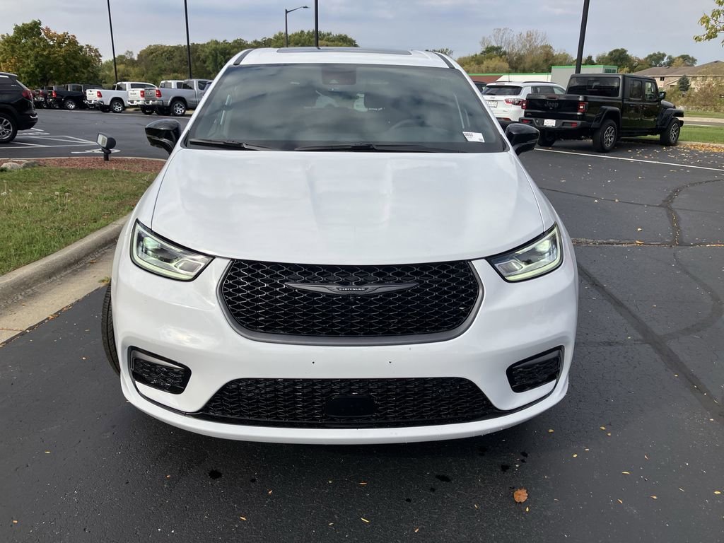 2026 Chrysler Pacifica Select - Photo 10