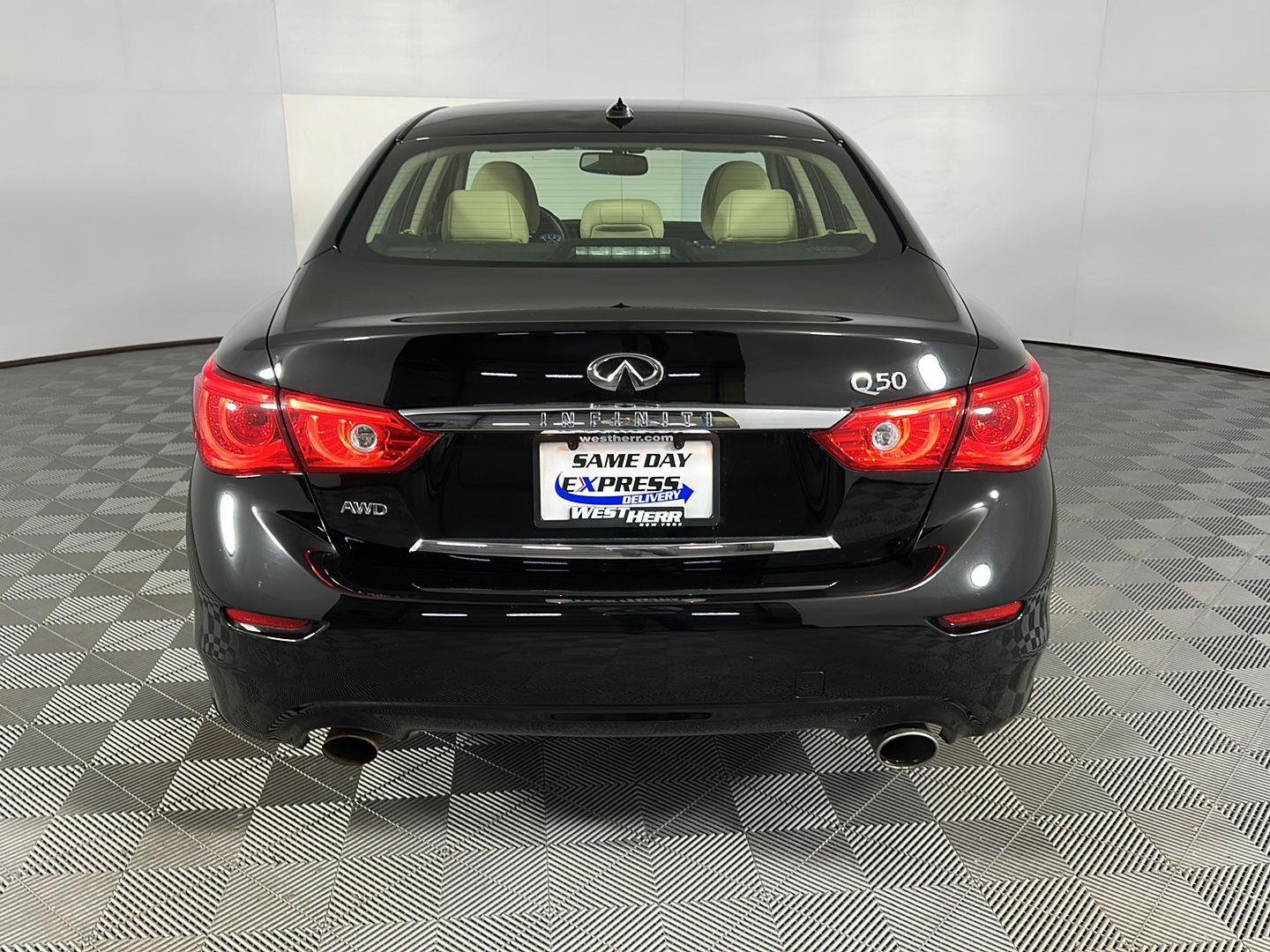 Used 2017 Black Obsidian INFINITI 2.0t Premium image 6